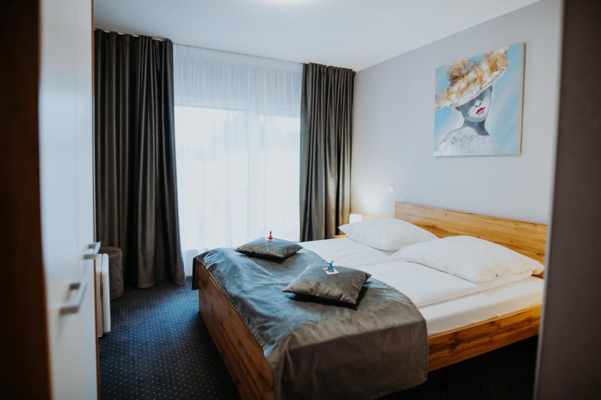 Cisnădie Hotel Epic Centrum מראה חיצוני תמונה